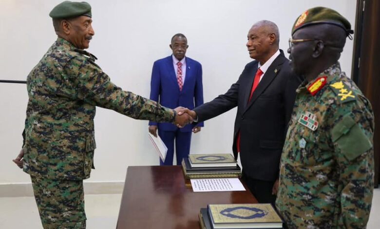 وزيرا الدفاع والداخلية يؤديان القسم أمام رئيس مجلس السيادة 1 FB IMG 1751114217361