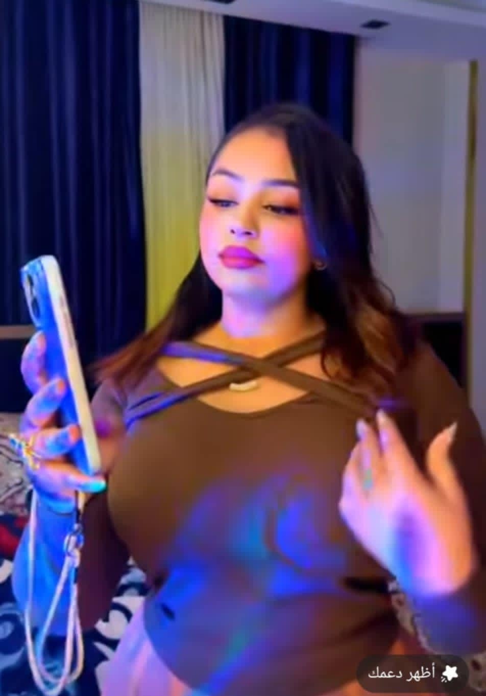 شاهد بالصورة والفيديو.. "تيكتوكر" سودانية حسناء تستعرض جمالها بإطلالة مثيرة 10 download 17