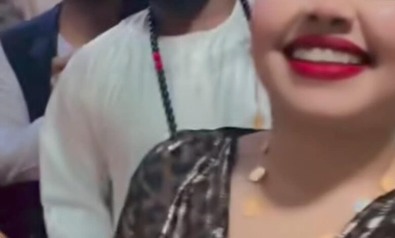 شاهد بالصورة والفيديو.. حسناوات سودانيات يشعلن حفل "جرتق" بلوغر معروف بعد ظهورهن بأزياء مثيرة للجدل 1 download 5