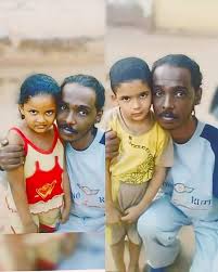 شاهد بالفيديو.. نجل إسطورة الغناء السوداني الراحل محمود عبد العزيز يخطف الأضواء في أول ظهور له بعد أن أصبح شاب.. هل يشبه والده الحوت!! 1 images 26