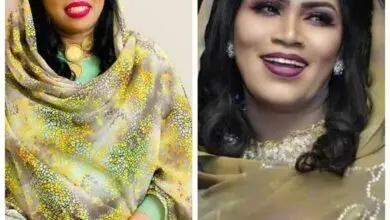 شاهد بالفيديو.. الفنانة إنصاف مدني تفاجئ الجميع وتقتحم بث مباشر لزميلتها ميادة قمر الدين: (أنا مفلسة أعملوا لي مبادرة) 2 انصاف مدني وميادة قمر الدين