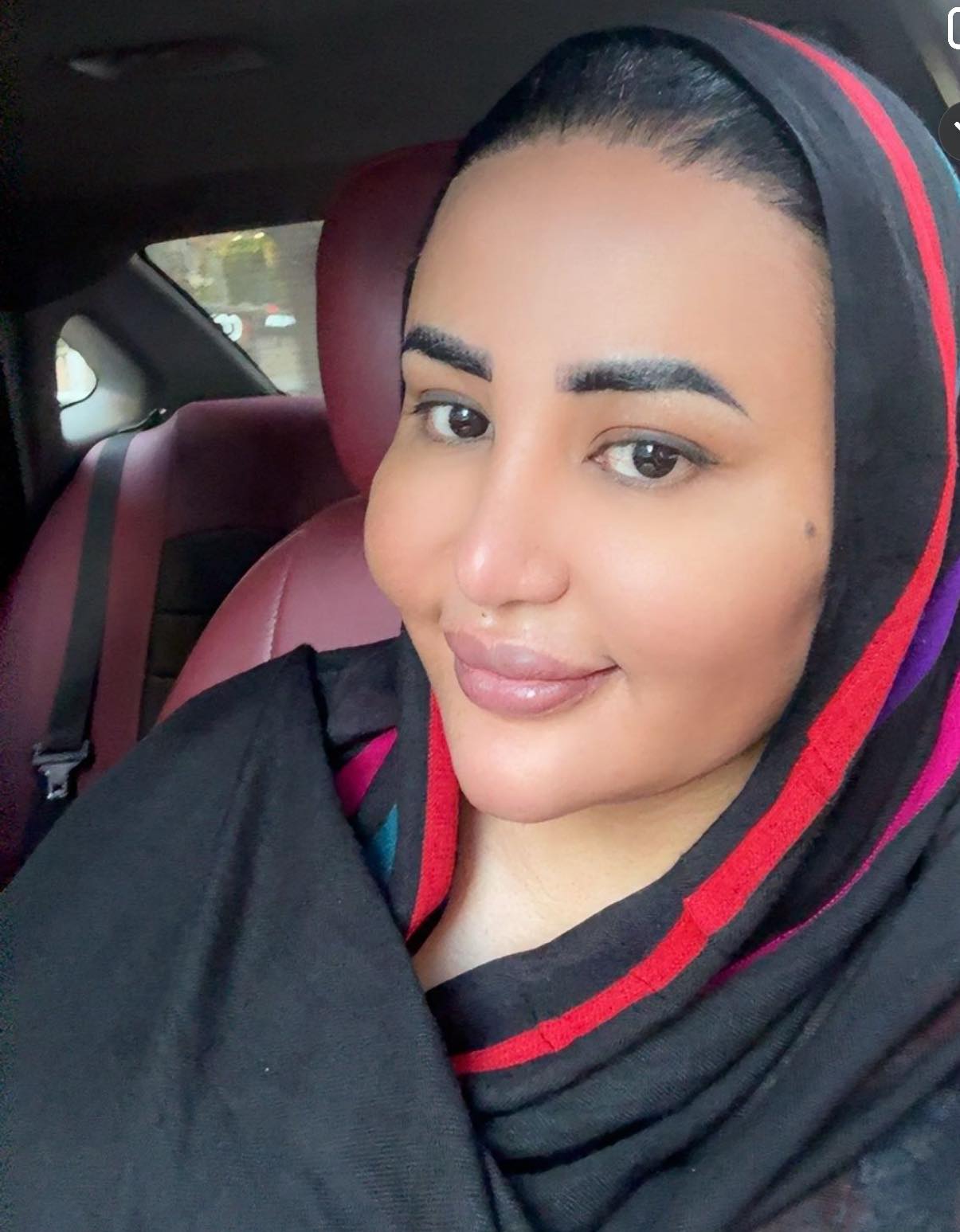 شاهد بالفيديو.. الناشطة السودانية المثيرة للجدل رانيا الخضر تكشف عن علاقتها بمدير مكتب البرهان "سبدرات" 10 رانيا الخضر3