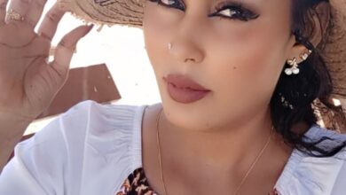 شاهد بالفيديو.. بفستان ضيق ومحذق.. الفنانة إيمان أم روابة ترقص على أنغام أغنيات المطربة عوضية عذاب في حفل زواج شقيقتها 2 ايمان أم روابة