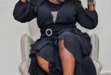 شاهد بالفيديو.. الفنانة السودانية منى ماروكو تثير غضب إسفيري واسع برقصات فاضحة أبرزت فيها "مؤخرتها" للجمهور في حفل خاص 8 منى ماروكو