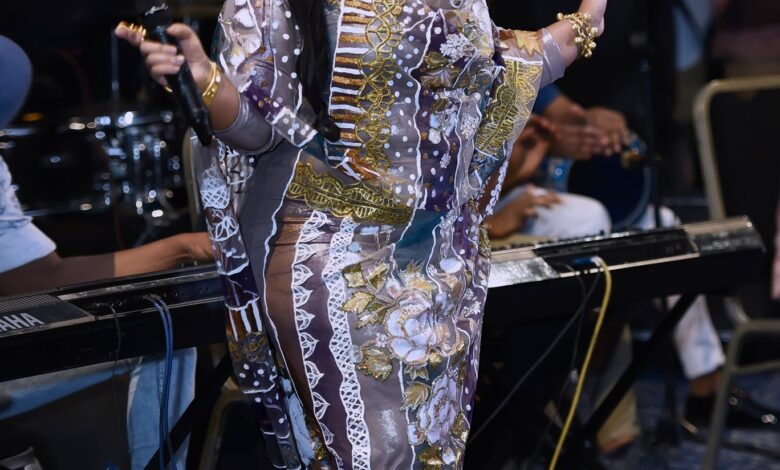 شاهد بالفيديو.. السلطانة هدى عربي تشعل حفل غنائي في القاهرة بوصلة رقص مثيرة 1 هدى عربي اطلالة2