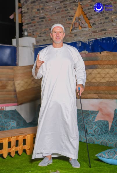 شاهد بالصور.. روماني الهلال يفاجئ جماهير فريقه بعد توقيع العقد ويظهر بالزي القومي السوداني 4 531339449 2231275107310954 3730732202899968173 n