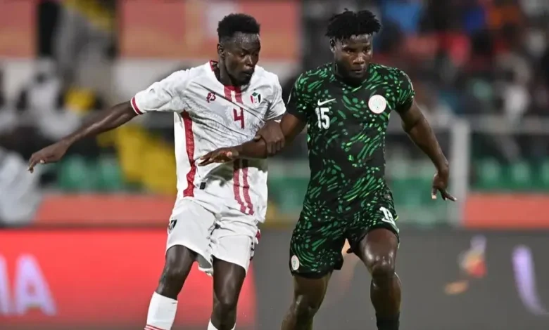 شاهد بالفيديو.. قبل الهزيمة المذلة من صقور الجديان برباعية نظيفة.. لاعبو منتخب نيجيريا يغنون ويرقصون في "الممر" أثناء دخولهم ملعب مباراتهم أمام السودان 1 أمم إفريقيا للمحليين السودان يكتسح نيجيريا ويطيح به من البطولة 1755028682719 highres