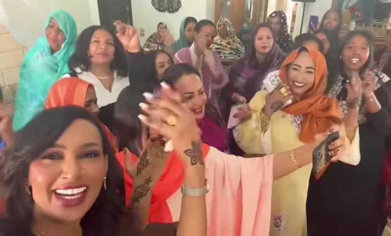 شاهد بالصورة والفيديو.. بقيادة المذيعة الحسناء سالي عثمان.. صديقات العروس "لينا يعقوب" يرقصن فرحاً احتفالاً بعقد قرانها 1 0a2b00a7 db84 4872 9c8c 216aaf005062