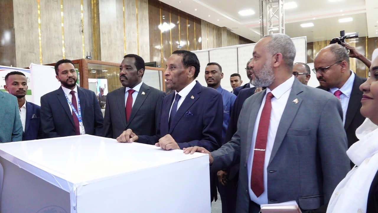 كامل إدريس: الجيش الأبيض عماد التنمية الصحية في البلاد 10 FB IMG 1759834115821