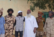 شاهد بالصورة.. على طريقة تسابيح خاطر.. الناشط المثير للجدل صلاح سندلة يصل الفاشر دعماً للمليشيا و أيقونة الثورة "دسيس مان" على رأس المستقبلين 22 584802296 122110611051051042 7719824210392634844 n