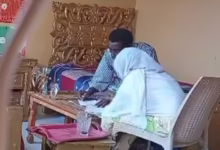 شاهد الفيديو الذي هز مواقع التواصل السودانية.. معلم بولاية الجزيرة يتحرش بتلميذة عمرها 13 عام وأسرة الطالبة تضبط الواقعة بنصب كمين له بوضع كاميرا تراقب ما يحدث 68 800d02c1 b405 4a59 9758 446a17a20695