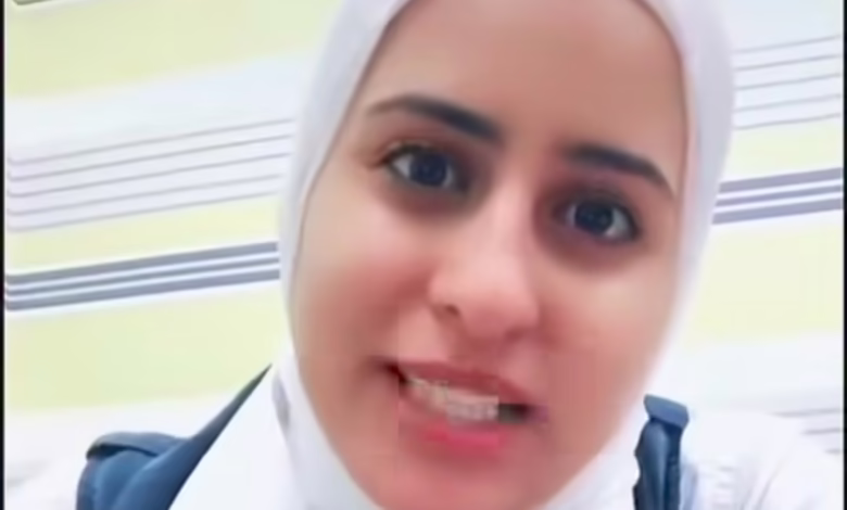 شاهد بالفيديو.. فتاة مصرية محجبة تعلن خطوبتها من شاب سوداني: (أنا فخورة بخطيبي وأهله ومبسوطة جداً إن الأولاد بطلوا يتابعوني وكل متابعيني أصبحوا بنات وأهل السودان على رأسي من فوق) 1 8e9641fd 7af8 4d95 b55a f52bbe69b56e