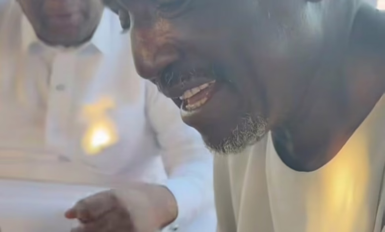 شاهد بالصورة والفيديو.. سوداني يقيم بقرية في أقصى المملكة من 60 عام.. عاش فيها وشهد تعميرها قبل أن تصلها الخدمات: (أنا هنا من وقت ما كان الجنيه السوداني يعادل 3 ريال) 1 bc4d0a75 8359 46c9 8dce 357dcda87275