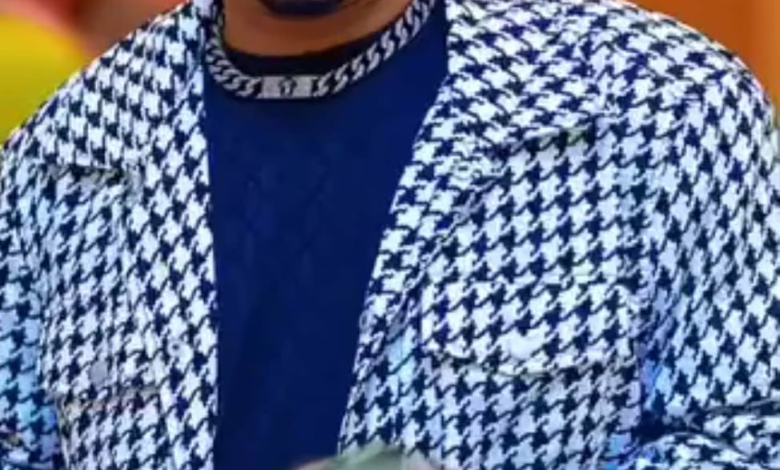 بالفيديو.. الفنانة ندى القلعة تدافع عن الإمارات وتهاجم الممثل مؤيد جمال: (انت ما عندك محتوى والإمارات لا تعتقل من يدافع عن الجيش والدليل على ذلك أنا كنت قاعدة فيها سنتين ولم يتم اعتقالي) 1 c007a8d8 d3fe 4877 b64f 1df85b3b4892