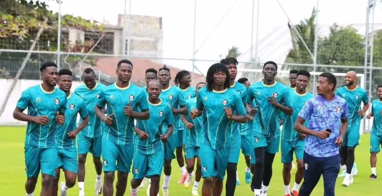 لاعبو المنتخب الوطني يرفضون أداء التمرين بقطر ويعودون للفندق والسبب تأخير "الحافز" 1 تمرين المنتخب