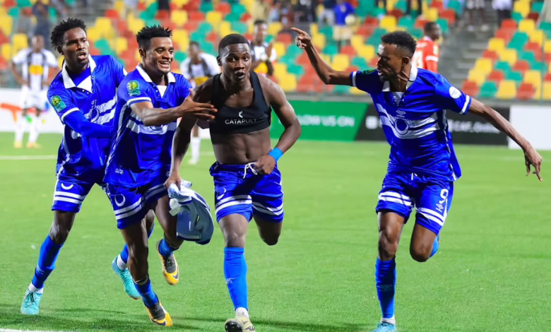 شاهد بالفيديو.. محترف الهلال يثير غضب جمهور المولودية والجهاز الفني ويتسبب في ثورة عقب نهاية المباراة بتصرف غير أخلاقي 1 جان كلود2