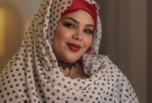 شاهد.. الفنانة ندى القلعة تضرب ولا تبالي بأغنيتها الجديدة: (يا برهان ببقى ليك حكامة.. "قونة" قحت والدعامة خليها تلعلع النضامة.. المذيعة والنمامة القحاتي فارس أحلامة.. والصحفية شوف إجرامة) 11 ندى القلعة جديد