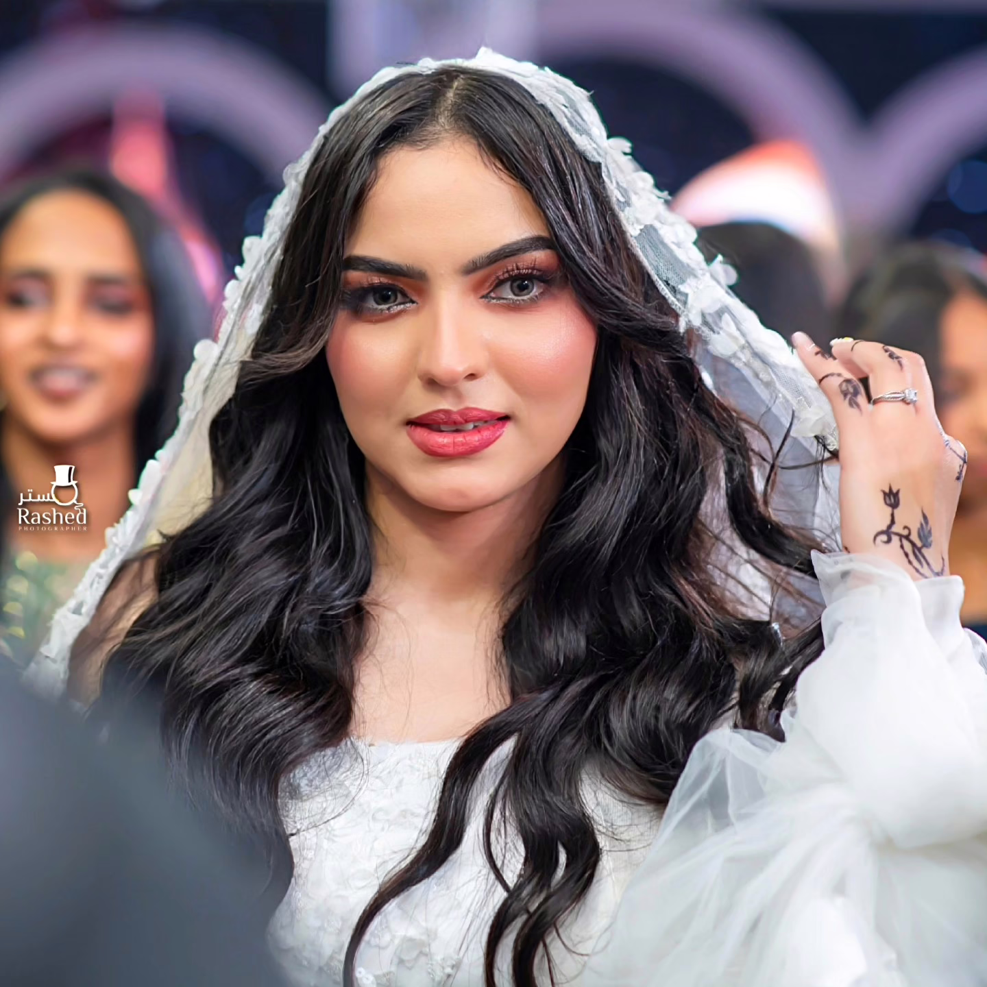 شاهد بالصورة.. عروس الفنان أحمد أمين تواصل خطف الأضواء على مواقع التواصل والجنس اللطيف يعترف بجمالها: (واقعة من مسلسل تركي والنصيحة بعيدة شديد وما بتشبهنا) 11 عروس أحمد أمين