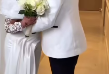 شاهد بالصورة والفيديو.. الفنانة ريماز ميرغني تتألق في جلسة "أوت دور" زفافها وعريسها "يُقبل" رأسها 7 27751fa8 142c 46dd 9dcd ac1d15c1df1d