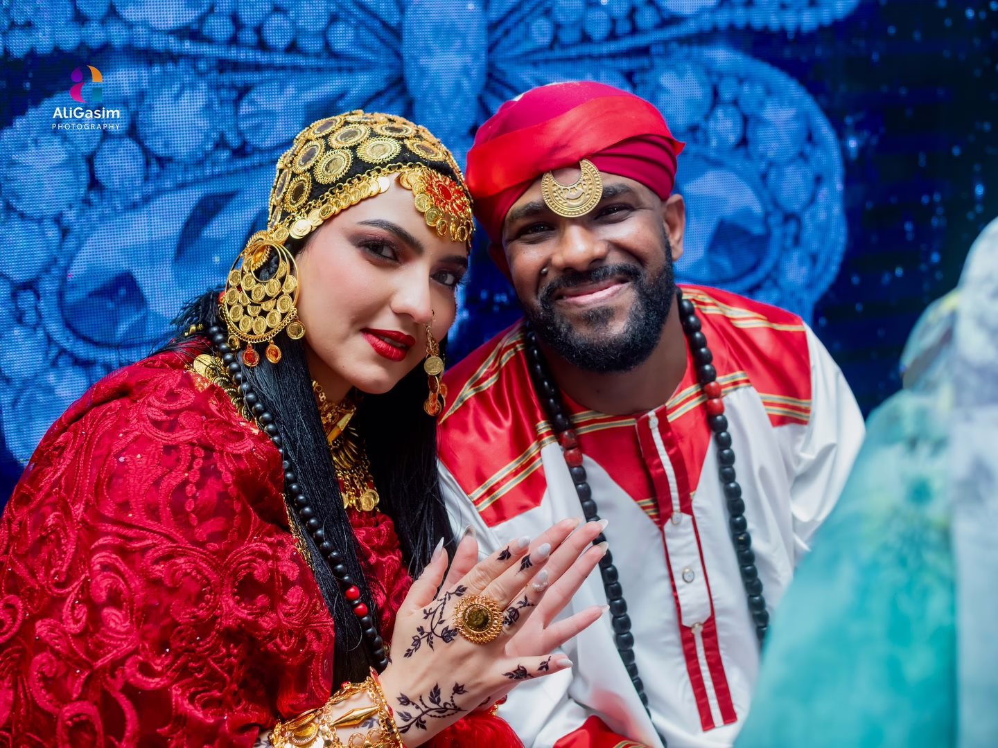 شاهد بالفيديو.. الفنان أحمد أمين وعروسه الحسناء يرقصان في "جرتق" زواجهما على أنغام أغنية (يا سلام سلم) 10 588521227 18376224655152932 7804887487165253727 n