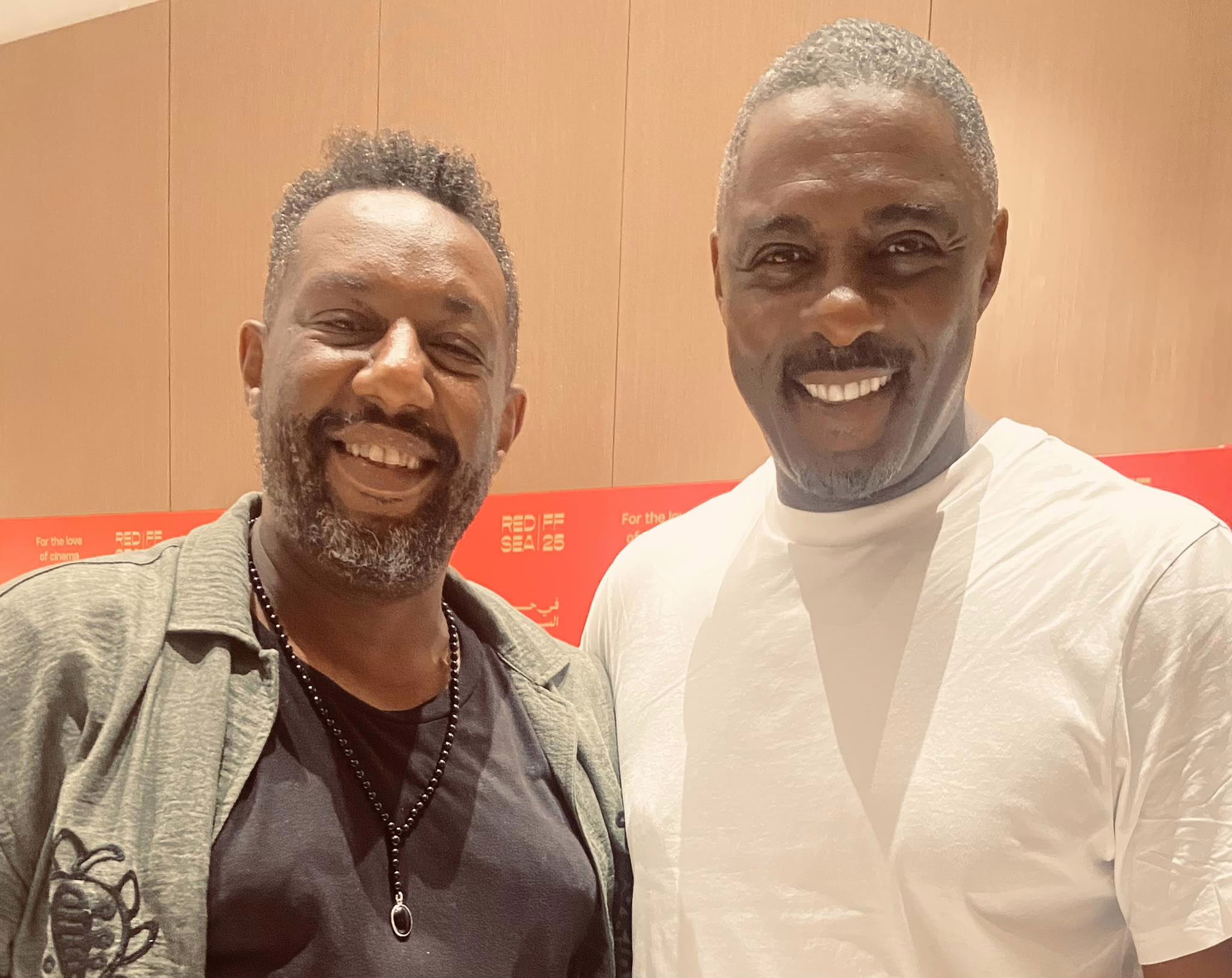 بالصورة.. الممثل الإنجليزي الشهير إدريس إلبا: أجريت اختبار الحمض النووي (DNA) وأكتشفت أنني أحمل أصول سودانية 11 596096992 10163347111931329 1956317053600005904 n