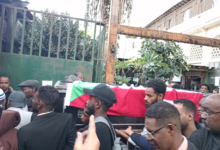 شاهد بالصور والفيديو.. عشرات السودانيين بالقاهرة يشيعون المذيع الراحل محمد محمود لمثواه الأخير 14 597026019 25422666200698597 1681152507790441867 n