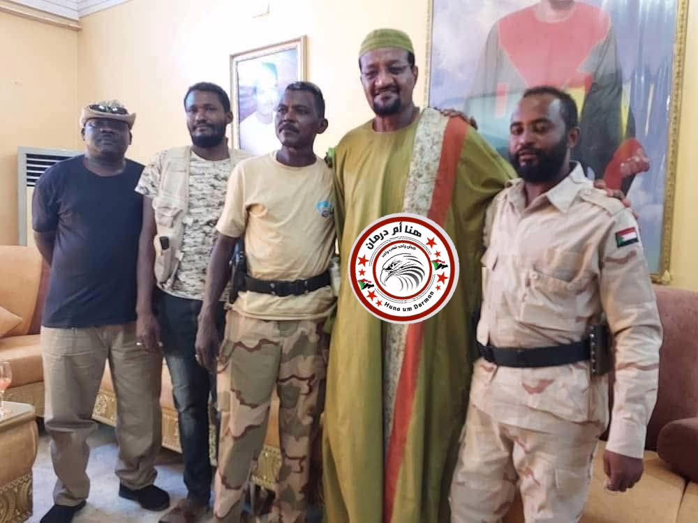 شاهد بالفيديو.. شيخ الأمين لجنود الدعم السريع: (ربنا يوفقكم وتحسموا لينا الفوضى دي سريع) 10 605114207 122147637326721006 2683474317815066198 n