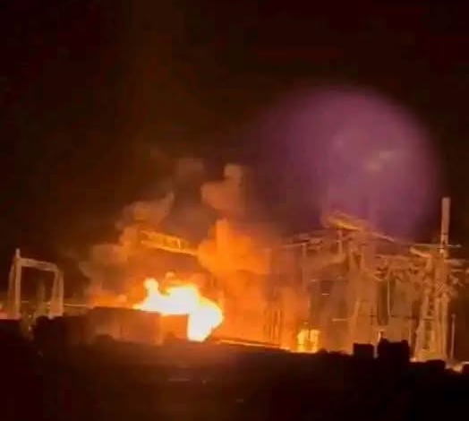 مسيرات مليشيا الدعم السريع تستهدف محولات محطة المقرن التحويلية بعطبره 1 FB IMG 1766035533497