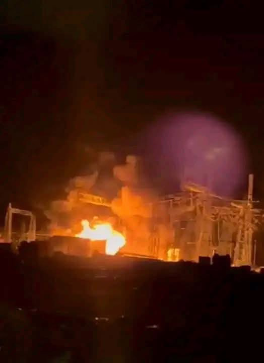 مسيرات مليشيا الدعم السريع تستهدف محولات محطة المقرن التحويلية بعطبره 10 FB IMG 1766035533497