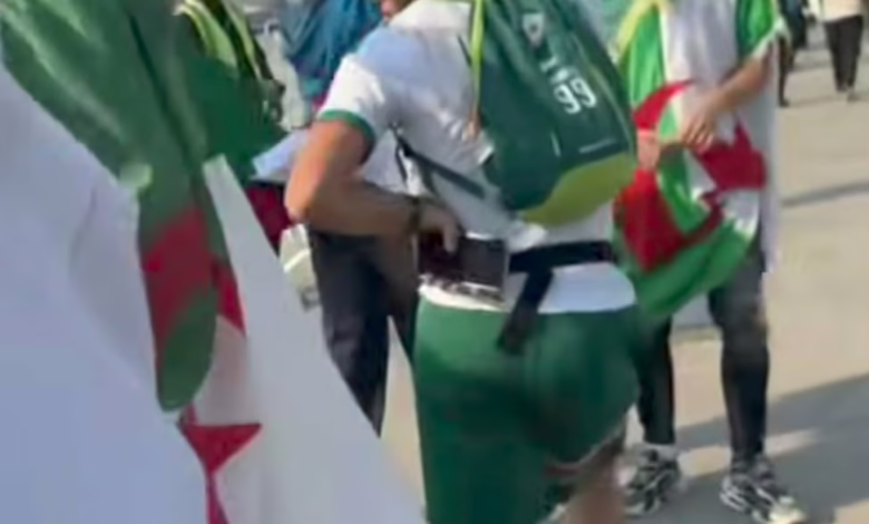 شاهد بالفيديو.. الجمهور الجزائري يحتفل بالرقص على أنغام الأغنية السودانية: (السوداني حُر) 1 e581d67a c00c 41fc bcd6 e59ebed8d595