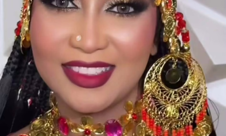 شاهد بالصورة والفيديو.. الفنانة ريماز ميرغني تخطف الأضواء وتبهر الحاضرين في "جرتق" زواجها 1 eb3db02e 3f7f 4b13 85c7 d909f49a4be4