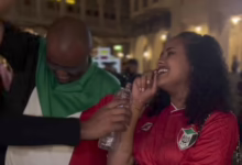 شاهد بالصورة والفيديو.. حسناء سودانية تظهر بــ”تشيرت” المنتخب الوطني وتهدي لاعبي صقور الجديان أجمل “زغرودة” وأحد المشجعين يحمسها: (أبشري بالخير) 6 ec3f714d ff80 40e1 855c 8cbcb6e48425