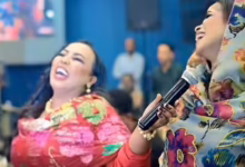 شاهد بالصورة والفيديو.. الفنانة إيلاف عبد العزيز تُقلد السلطانة هدى عربي أثناء تقديمها وصلة غنائية والأخيرة تنفجر بالضحكات 9 ec6c79cc 9778 4a04 8c1e 04317394a553