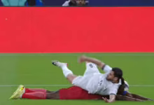 شاهد بالفيديو.. خبير التحكيم المصري ونجوم الأستوديو التحليلي يجمعون على تقاضي الحكم عن ركلة الجزاء واضحة لصقور الجديان أمام العراق والجمهور: (الظلم التحكيمي لمنتخبنا في البطولة أصبح متكرر) 28 images 56