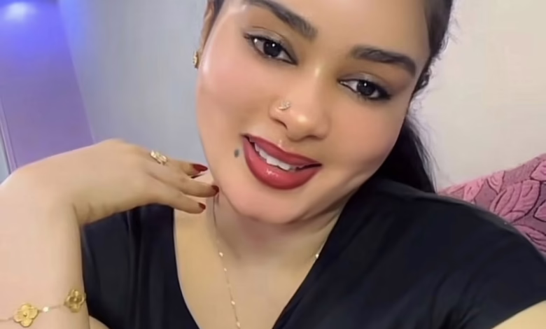 شاهد بالصور.. دكتورة التجميل التي ذرفت الدموع وأنهارت بالبكاء بسبب مقتل فنان الدعم السريع تتجاوز الأحزان وتشعل مواقع التواصل بإطلالة مثيرة 1 رواح3