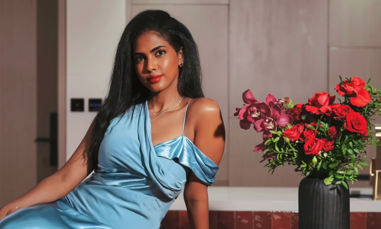 شاهد بالصورة.. ظهرت بفستان فاضح.. مودل سودانية تشعل مواقع التواصل بإطلالة مثيرة للجدل 1 علا الشريف 1