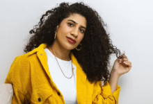 شاهد بالفيديو.. اليوتيوبر الشهيرة مها جعفر تعود للظهور بمقطع فيديو كوميدي من مباراة صقور الجديان وأسود الرافدين وتؤكد تشجيعها للمنتخبين لأن والدها سوداني ووالدتها عراقية: (ماما أمسكي المنتخب بتاعك دا) 3 مها جعفر