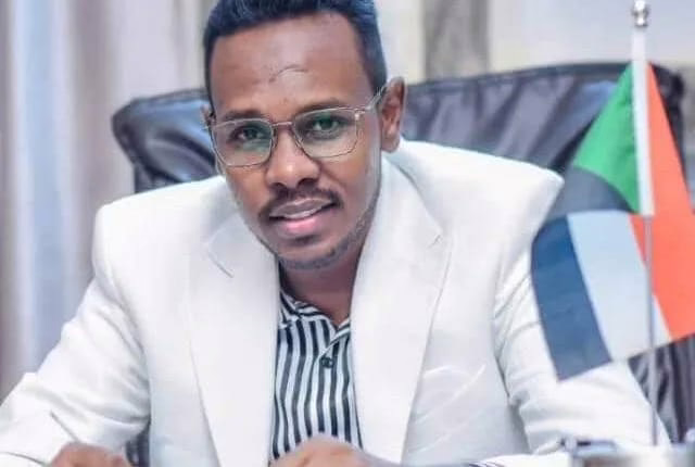 شاهد بالفيديو.. حظي باستقبال حافل من المعلمين.. مؤسس مدارس "الكودة" يدحض شائعات سجنه بالقاهرة ويخاطب منسوبيه في اجتماع تاريخي: (ما تشيلوا همي.. شيلوا هم رقبتكم ومدارسكم) 10 الكودة