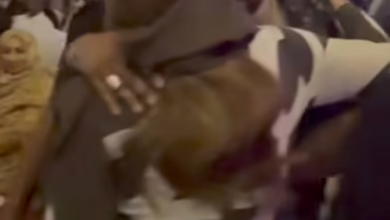 شاهد بالصورة والفيديو.. "سالي مشتاقين" الفنان محمد بشير يقابل صديقته الحسناء بالأحضان والجمهور: (حنين وطيبان شديد) 2 16cda7ba f44a 4484 bad4 8d0e149a9665