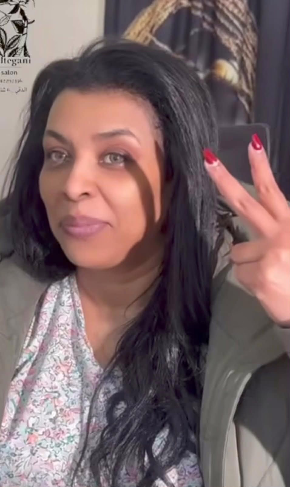 شاهد بالصور والفيديو.. الفنانة ميادة قمر الدين تنشر مقطع قبل وبعد جلسة تجميل خضعت لها بالقاهرة وتعترف: (انا شايفة انو من غير مكياج أحلي) 2 2f99cd53 dac8 428c b258 2b5b1a805d4f