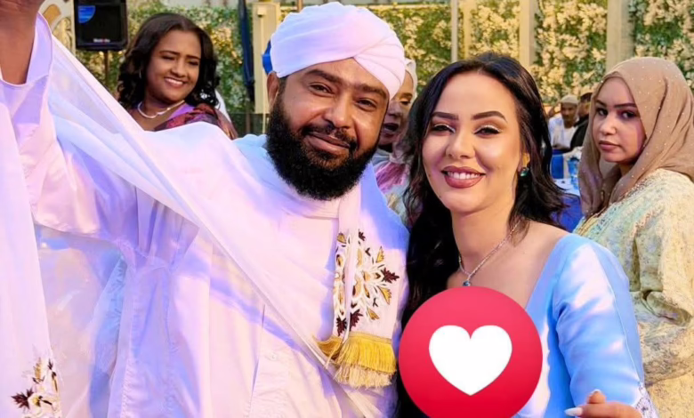 بالصور.. الجنس اللطيف على مواقع التواصل يتفاعل مع زواج طليقة الفنان مأمون سوار الدهب من أحد الأثرياء بتدوينات ساخرة: (قادرة وسمحة ويفوت الرمة ويجي أبو عمة) 1 618789248 4137896303127176 8234905408843114461 n