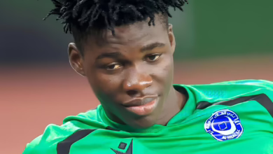 الهلال يطالب "الكاف" بإلغاء البطاقة الحمراء التي تلقاها محترفه في مباراة صن داونز 3 فلومو 1