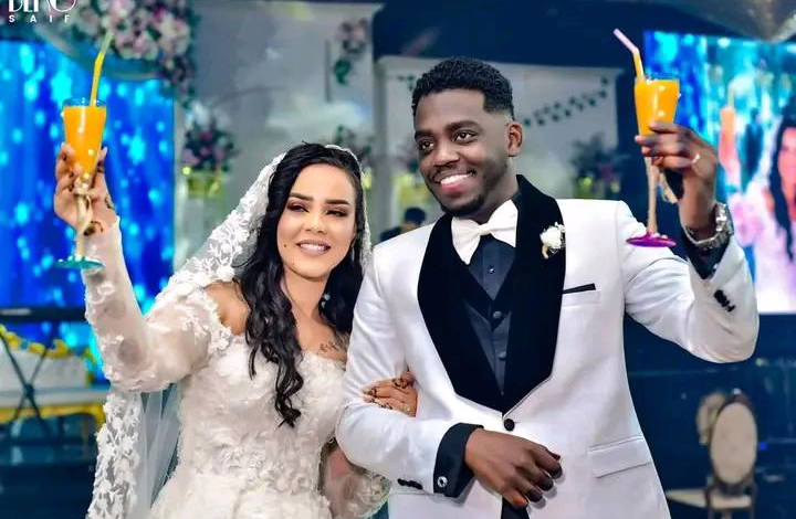 الفنان مأمون سوار الدهب يخرج عن صمته ويكشف الحقائق: أبارك لطليقتي "هند" الزواج وهذا سر منشوري المثير للجدل "...." 1 مأمون وزوجته