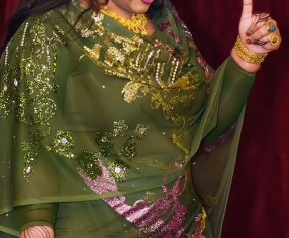 بالصورة.. شاعر سوداني: (هدى عربي هي من تختار المطربين المشاركين في أغاني وأغاني والبرنامج انتهي نهاية متحف السودان علي يد الدعامة) 3 640261744 1436392478074971 801671362547255778 n