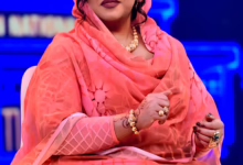 بالصور والفيديو.. الحلقة الثامنة من برنامج "أغاني وأغاني".. السلطانة تطرب الجمهور برائعة الحقيبة "القمري المظلل" وتشكر باحث اجتهد معها 5 641281807 2646750972373358 3102671380604886681 n