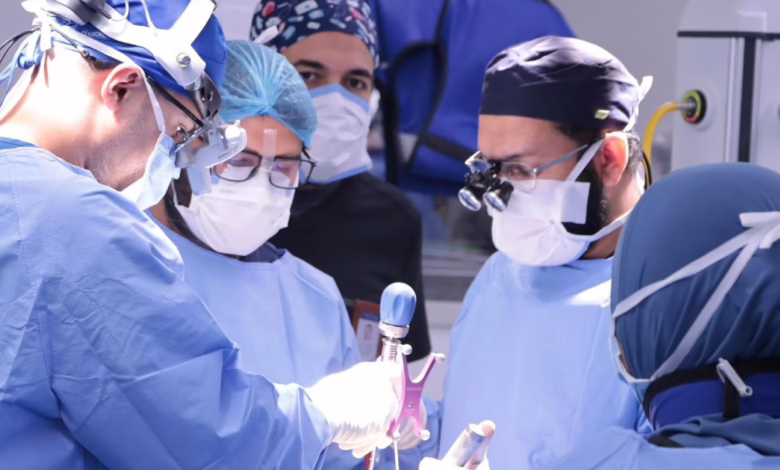 نجاح أول جراحة لتعديل انحراف العمود الفقري بجامعة القصيم 1 9516100