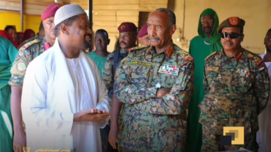 بالفيديو.. وسط استقبالات حاشدة من "الحيران" الذين أقاموا له زفة بالطبول.. رئيس مجلس السيادة يزور مسيد شيخ الأمين 2 IMG 20260102 WA0020