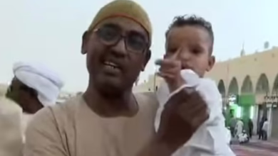 شاهد بالفيديو.. رجل سوداني يقيم إفطار رمضاني كل عام وفاءً لزوجته الراحلة 2 aa90423d ffb1 4de4 a431 9b11584b0f91