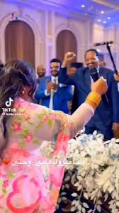 شاهد بالفيديو.. السلطانة هدى عربي تثير تفاعل شيخ الامين وحيرانه وتغني له في في زفاف مأمون سوار الدهب (عنده حولية محضورة) 1 images 66