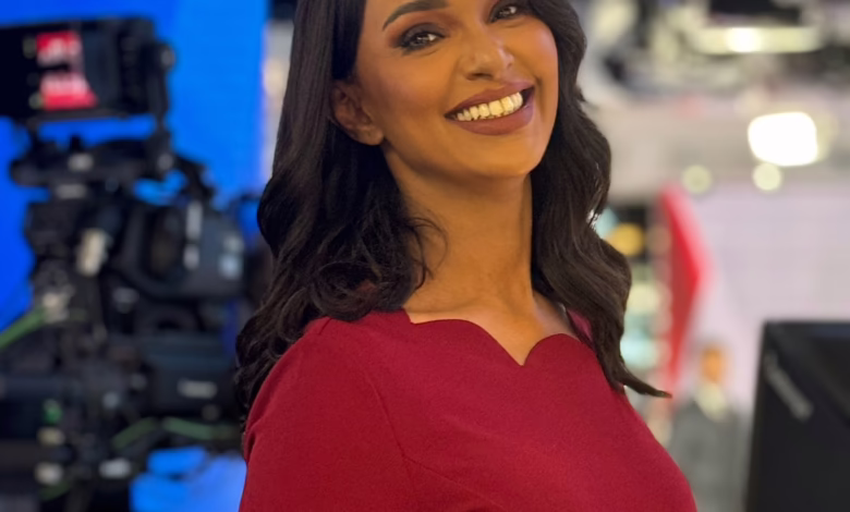 بالصورة.. المذيعة السودانية الحسناء سالي عثمان تسخر من خطاب حميدتي: "كان غلبك سدّها و سّع قدّها" 3 سالي عثمان